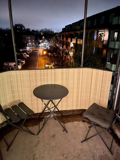 Schickes Apartment mit Balkon in Düsseldorf Exterior foto